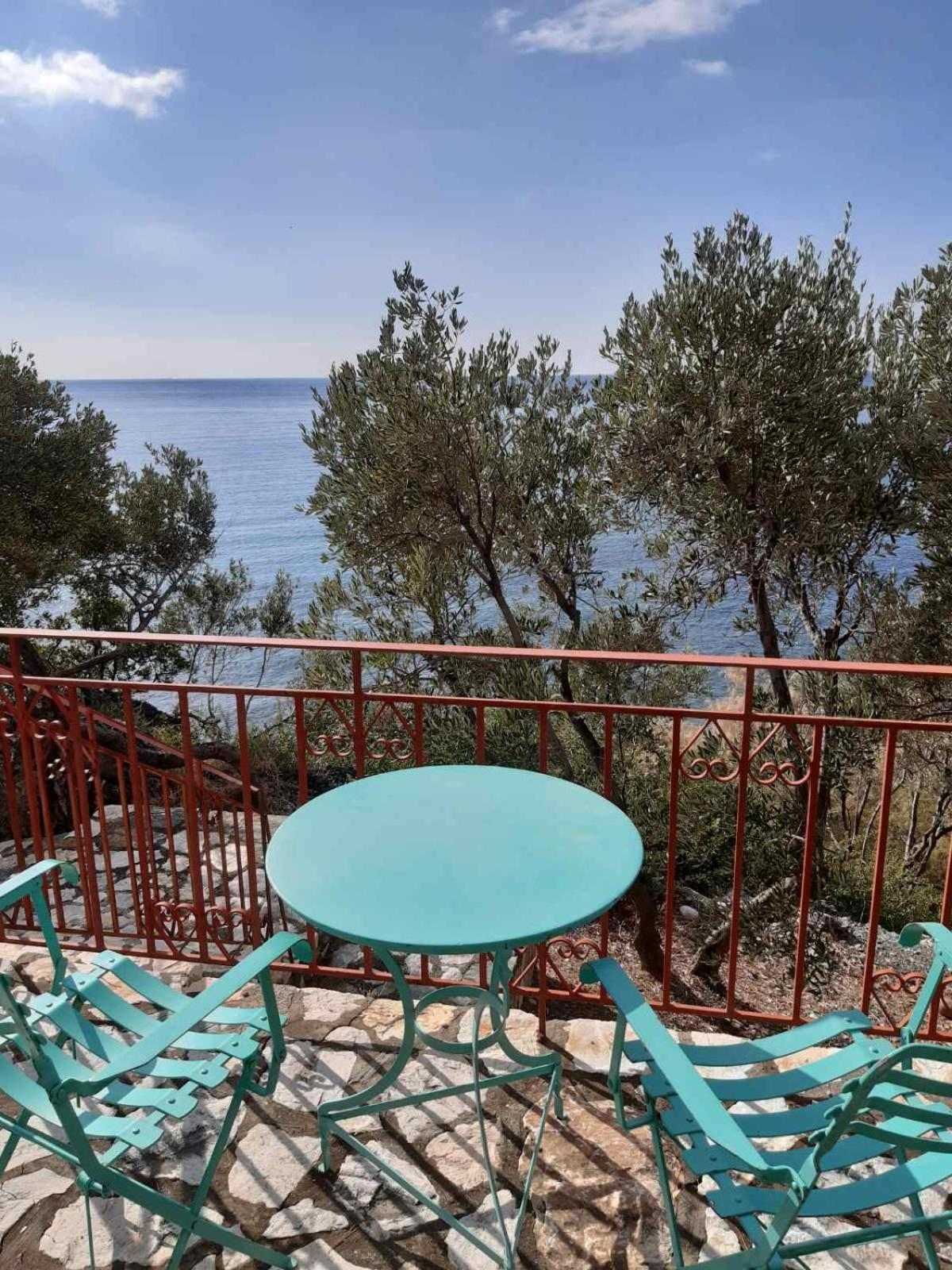 Δωμάτια Κόκκινος Πύργος Plomari ภายนอก รูปภาพ