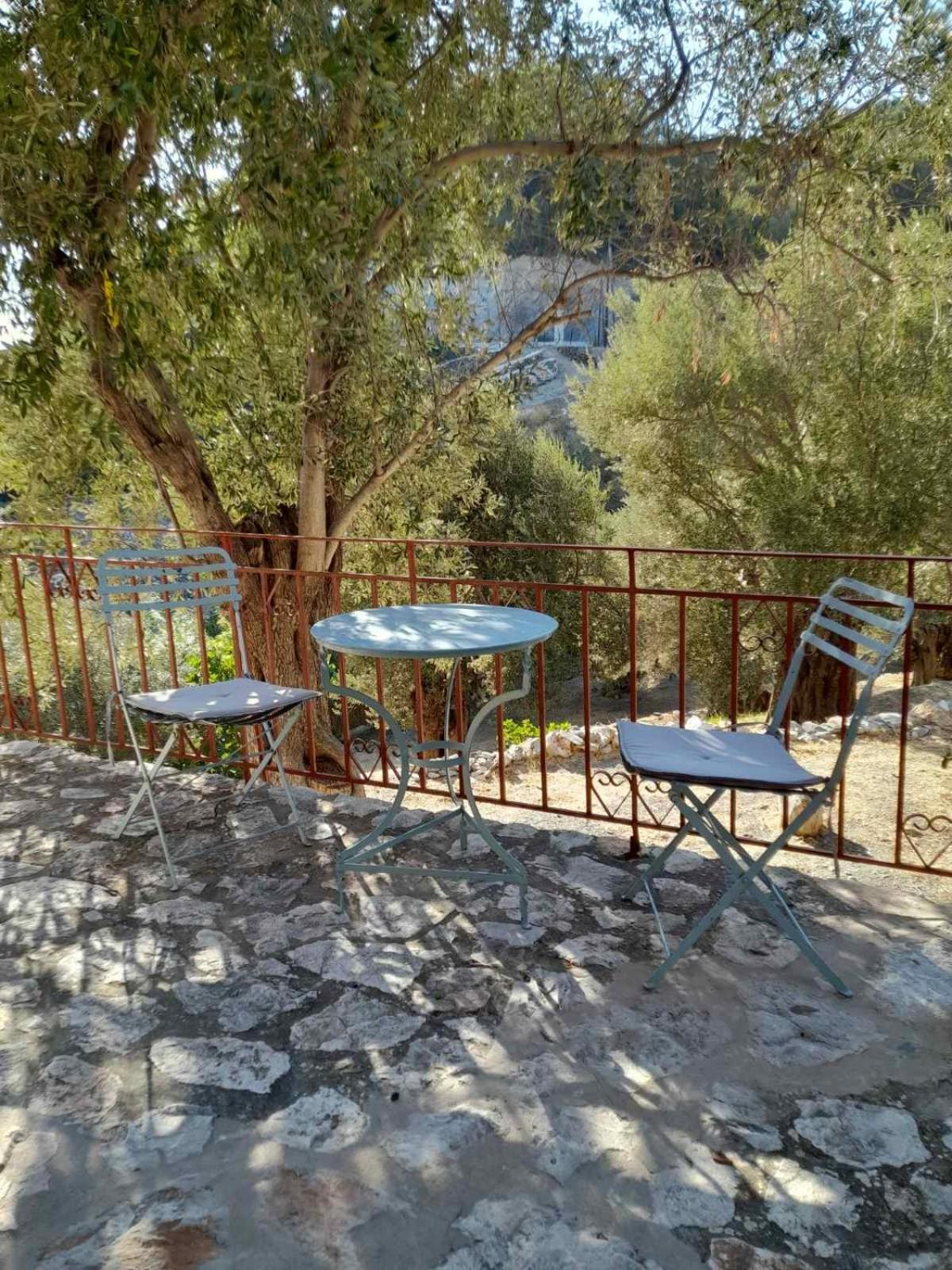 Δωμάτια Κόκκινος Πύργος Plomari ภายนอก รูปภาพ