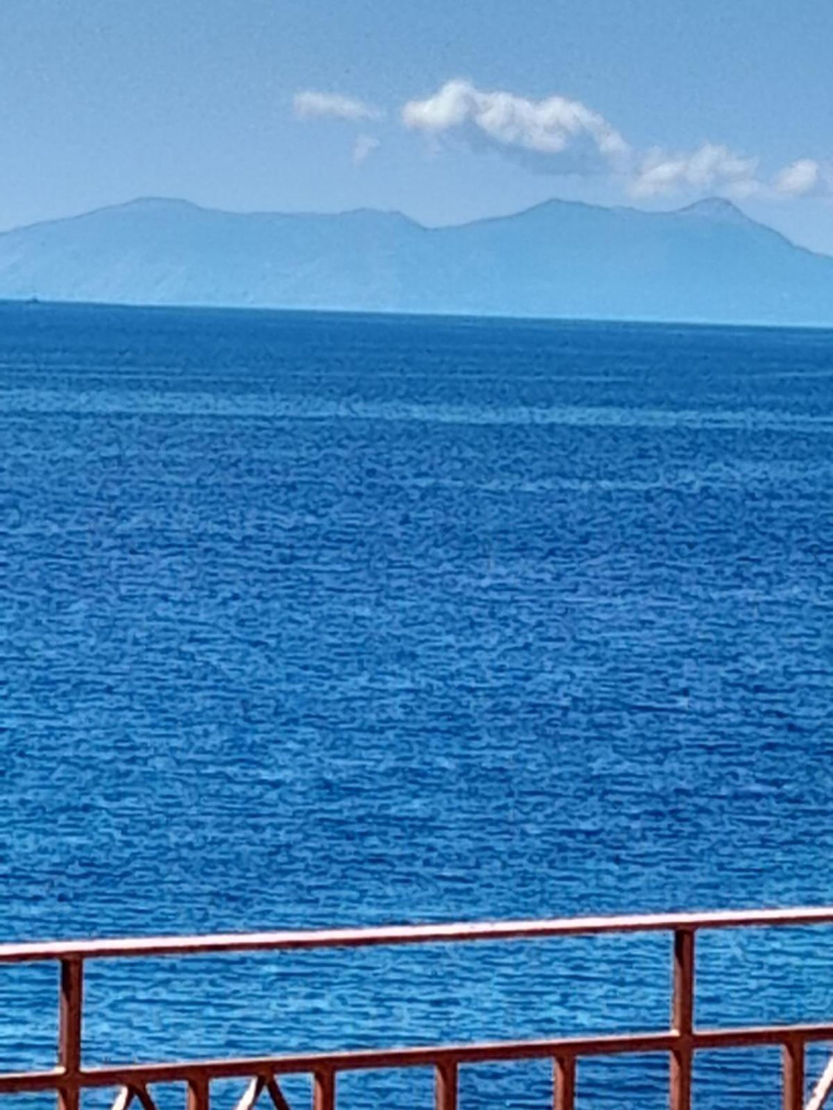 Δωμάτια Κόκκινος Πύργος Plomari ภายนอก รูปภาพ
