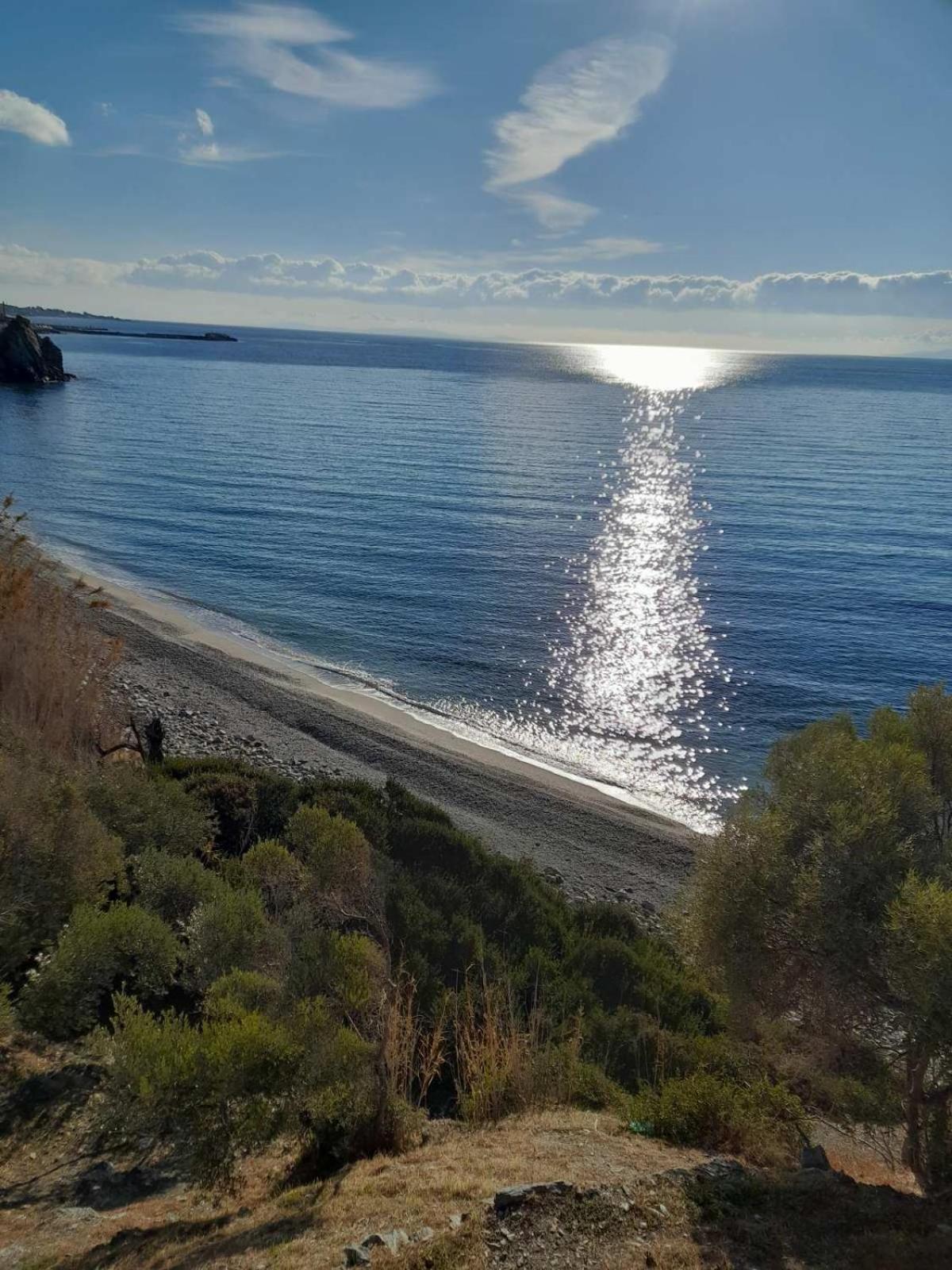 Δωμάτια Κόκκινος Πύργος Plomari ภายนอก รูปภาพ