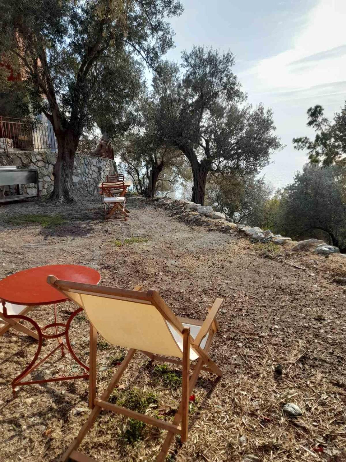Δωμάτια Κόκκινος Πύργος Plomari ภายนอก รูปภาพ